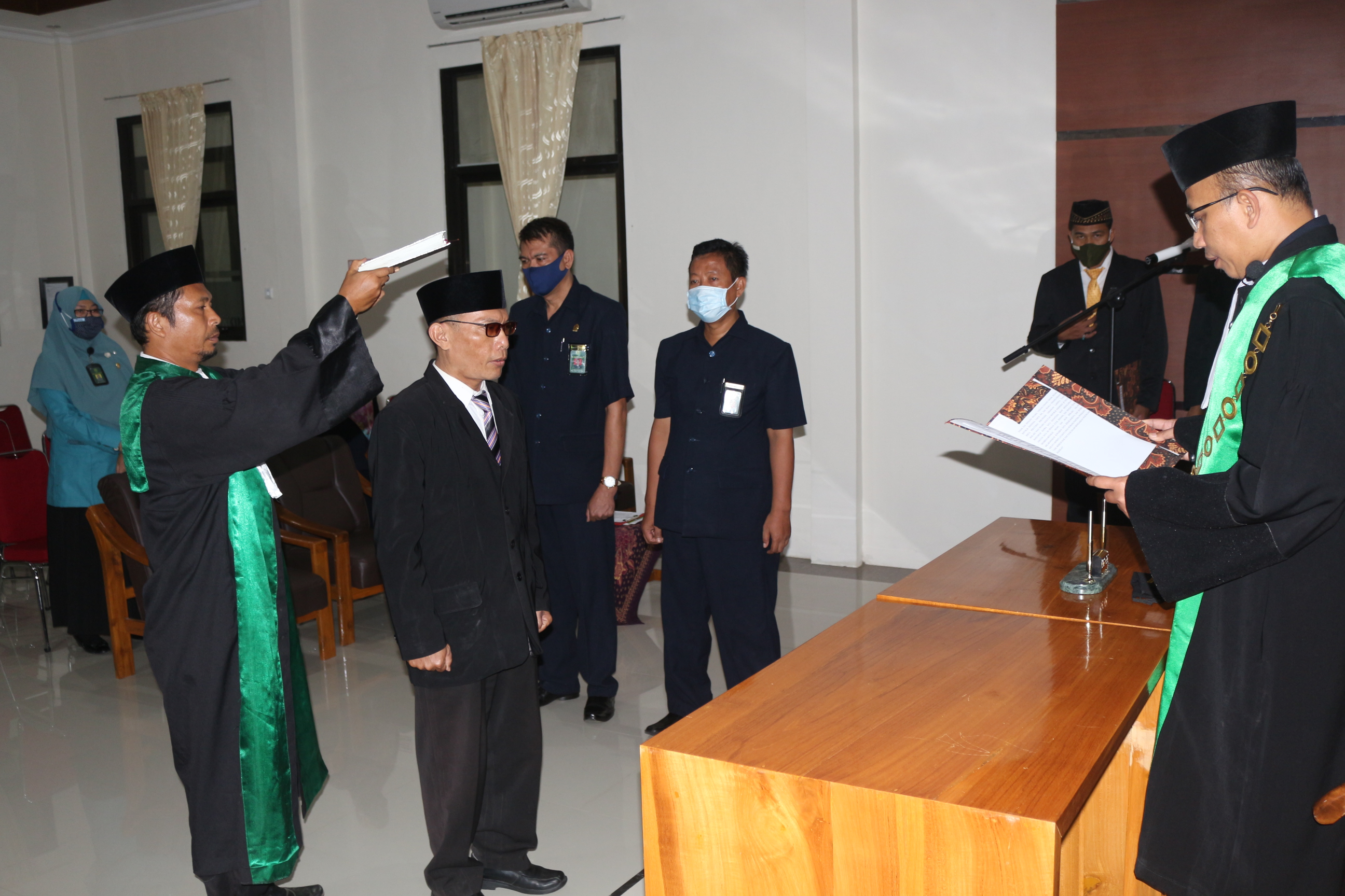 PELANTIKAN DAN PENGAMBILAN SUMPAH JABATAN PANITERA PENGGANTI PENGADILAN AGAMA SITUBONDO